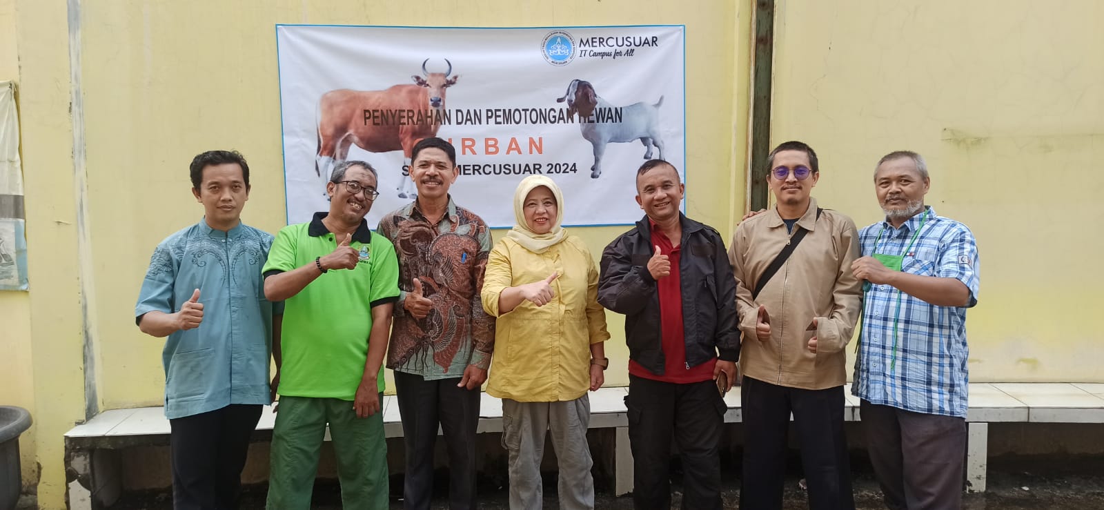 Memperingati Idul Adha dengan sembelihan dan berbagi kurban di kampus ...